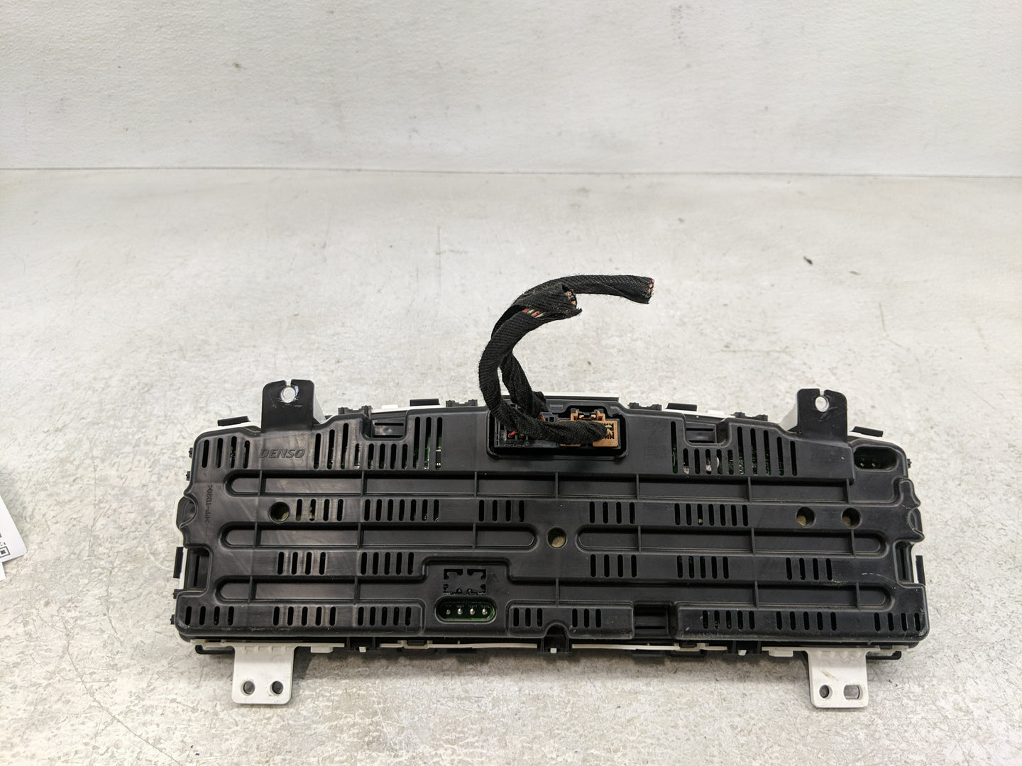 2009 Dodge Journey Instrument Cluster Speedometer Gauges P/N:P05172539AD Fits OEM Used Auto Parts - Oemusedautoparts1.com