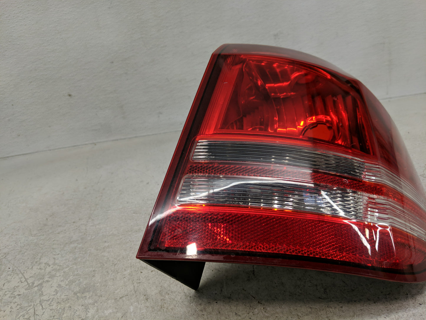 2009 Dodge Journey Tail Light Assembly Passenger Right OEM P/N:8LDX-13B504-A Fits OEM Used Auto Parts - Oemusedautoparts1.co