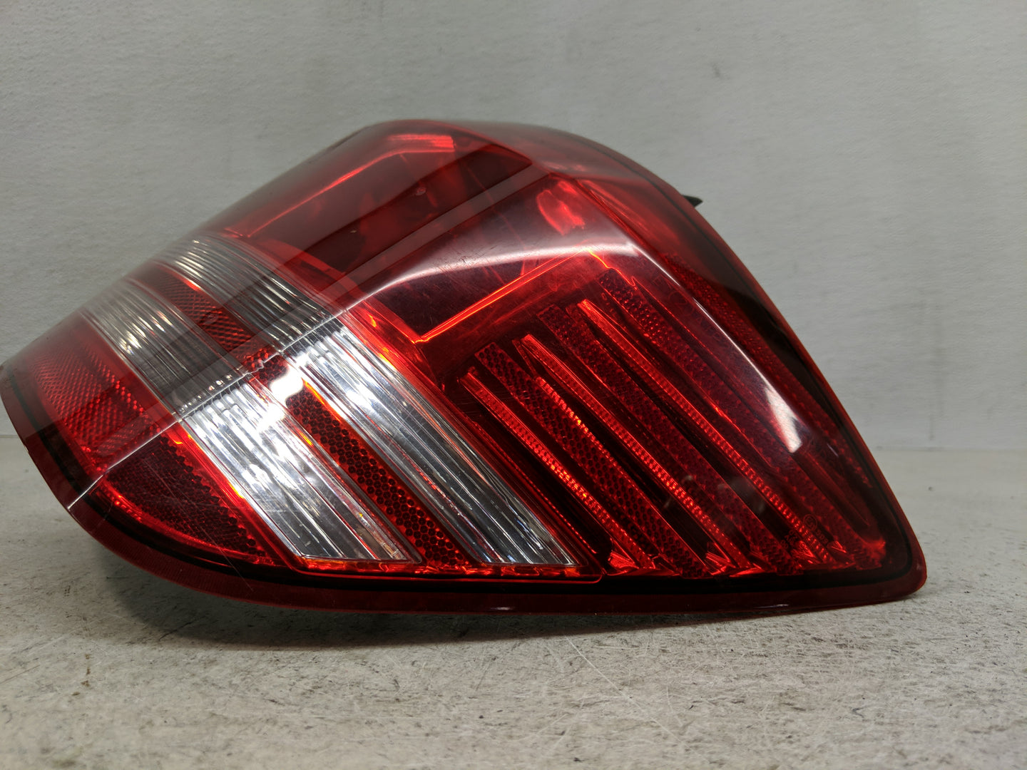 2009 Dodge Journey Tail Light Assembly Passenger Right OEM P/N:8LDX-13B504-A Fits OEM Used Auto Parts - Oemusedautoparts1.co