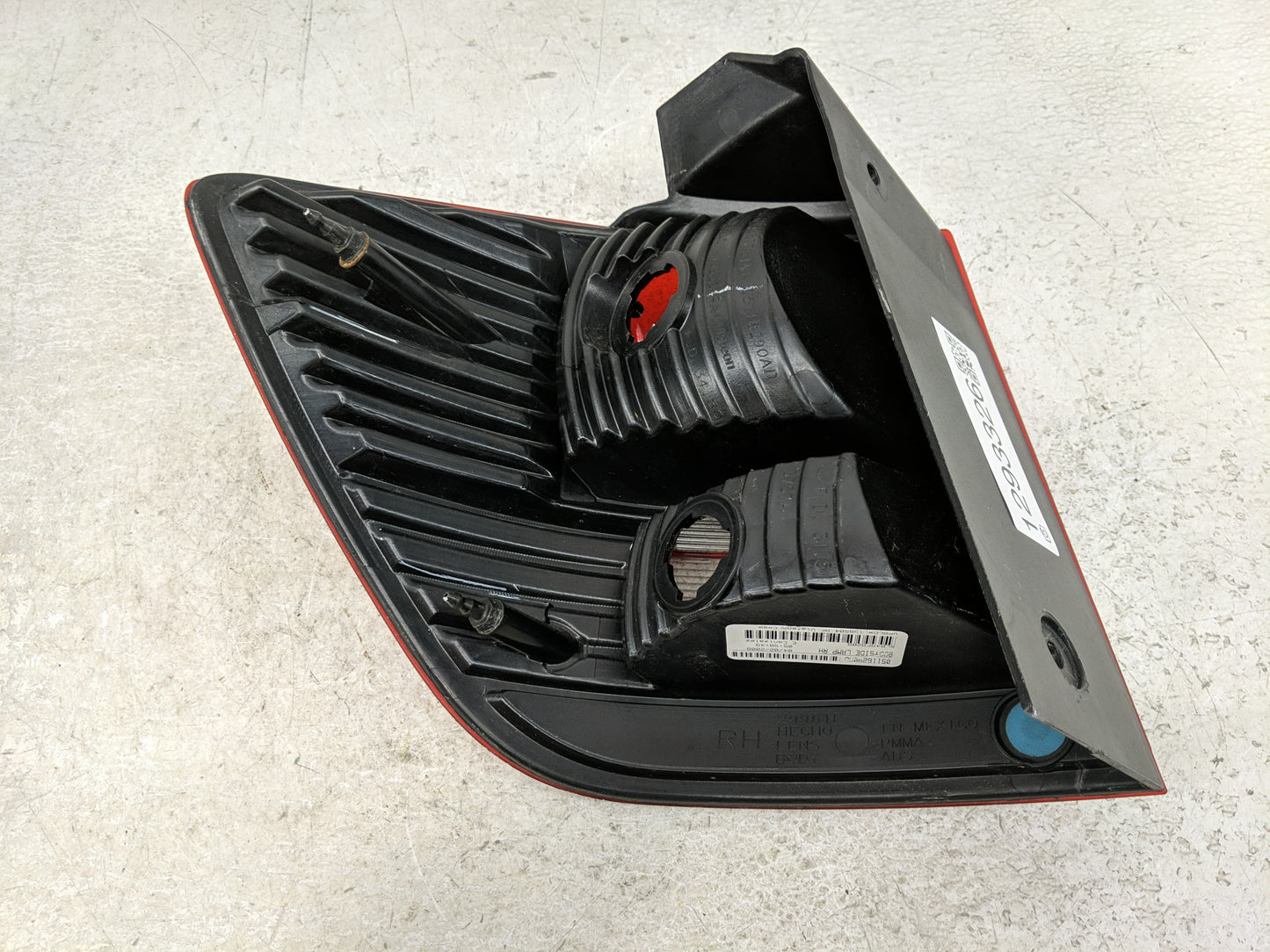 2009 Dodge Journey Tail Light Assembly Passenger Right OEM P/N:8LDX-13B504-A Fits OEM Used Auto Parts - Oemusedautoparts1.co