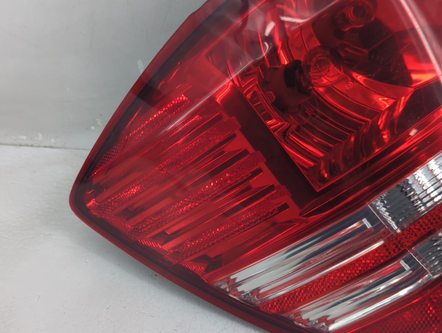 2009 Dodge Journey Tail Light Assembly Driver Left OEM P/N:05116291-AD 05067785AB, VP8LDX-13B505-C, VP8LDX-13B505-A Fits OEM