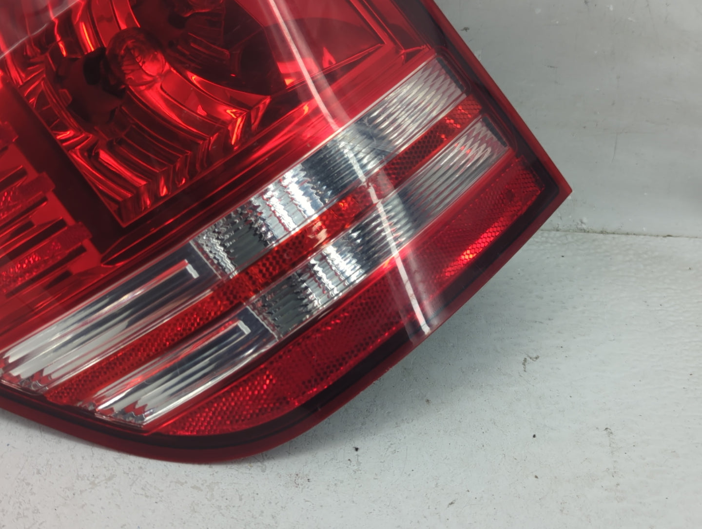 2009 Dodge Journey Tail Light Assembly Driver Left OEM P/N:05116291-AD 05067785AB, VP8LDX-13B505-C, VP8LDX-13B505-A Fits OEM