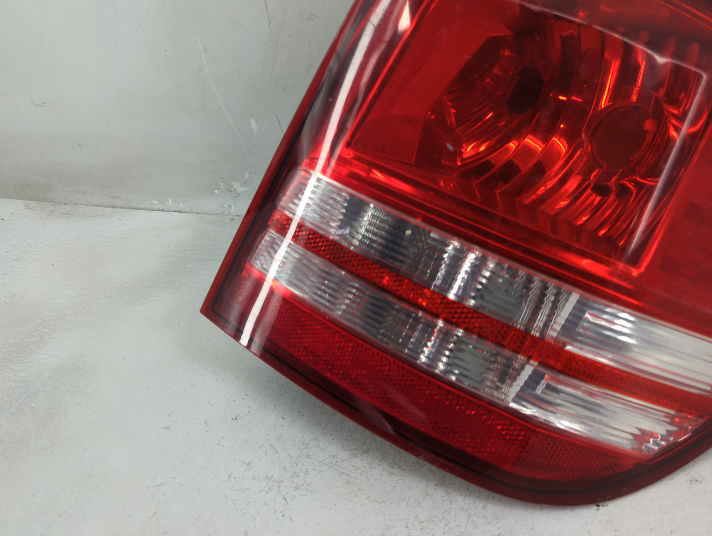 2009 Dodge Journey Tail Light Assembly Passenger Right OEM P/N:05116290AD Fits OEM Used Auto Parts - Oemusedautoparts1.com
