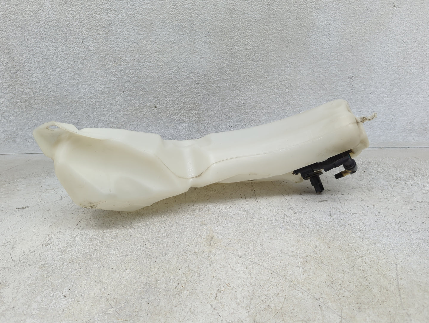2009 Dodge Journey Windshield Washer Fluid Reservoir Bottle Oem - Oemusedautoparts1.com