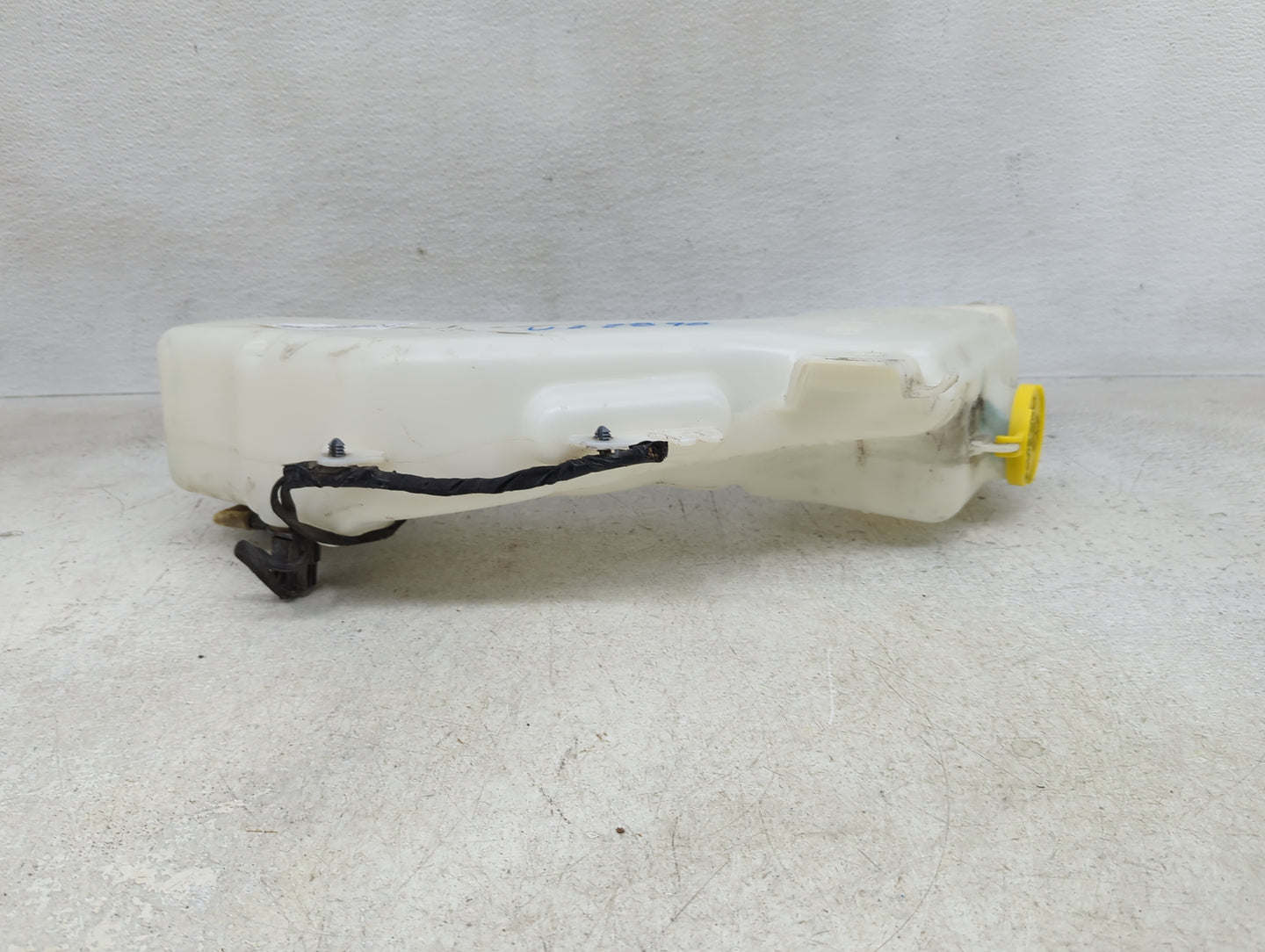 2009 Dodge Journey Windshield Washer Fluid Reservoir Bottle Oem - Oemusedautoparts1.com