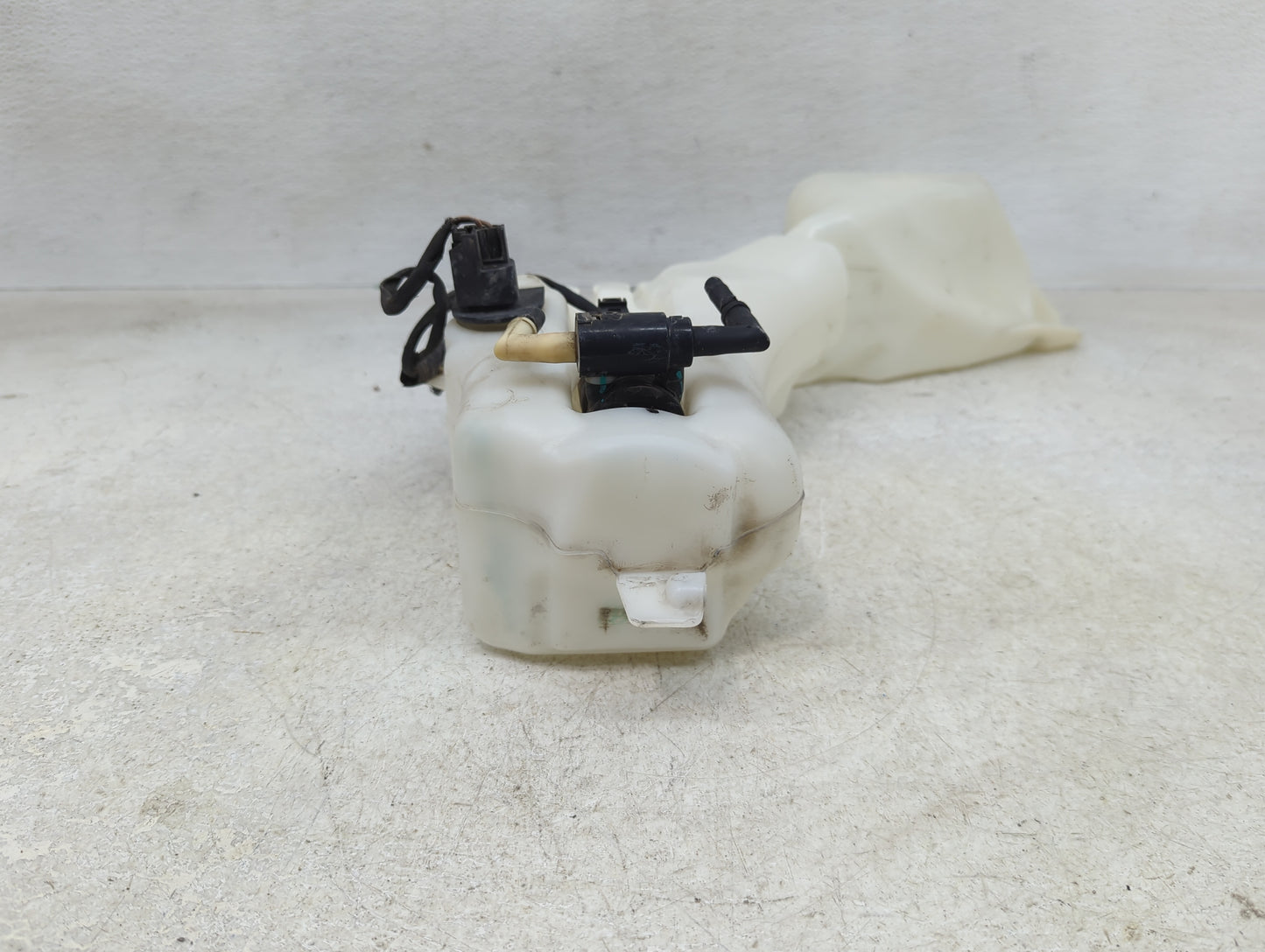2009 Dodge Journey Windshield Washer Fluid Reservoir Bottle Oem - Oemusedautoparts1.com