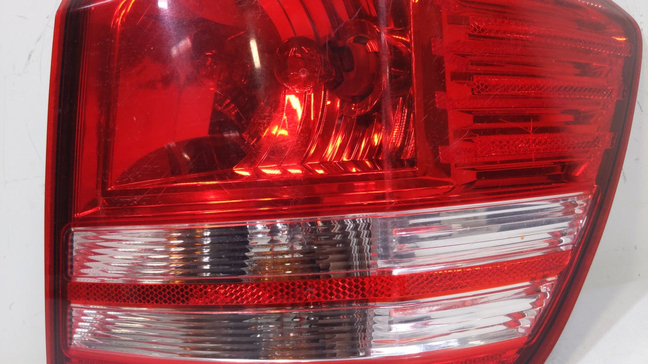 2009 Dodge Journey Tail Light Assembly Passenger Right OEM P/N:05067785AB 05067784AB, 05116290AD Fits OEM Used Auto Parts - 
