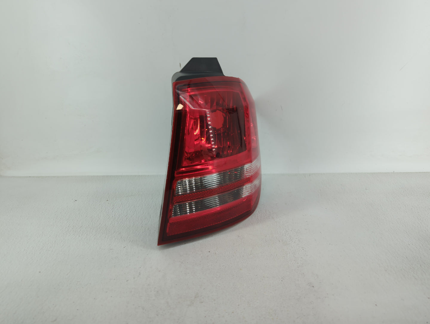 2009 Dodge Journey Tail Light Assembly Passenger Right OEM P/N:05116290AE 05067785AB, 05067784AB, 05116290AD Fits OEM Used A