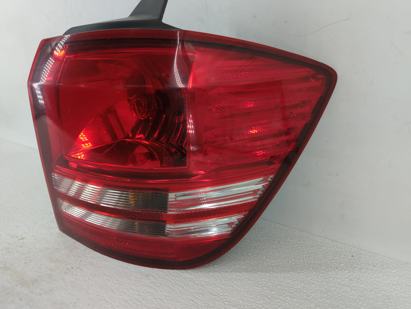 2009 Dodge Journey Tail Light Assembly Passenger Right OEM P/N:05116290AE 05067785AB, 05067784AB, 05116290AD Fits OEM Used A