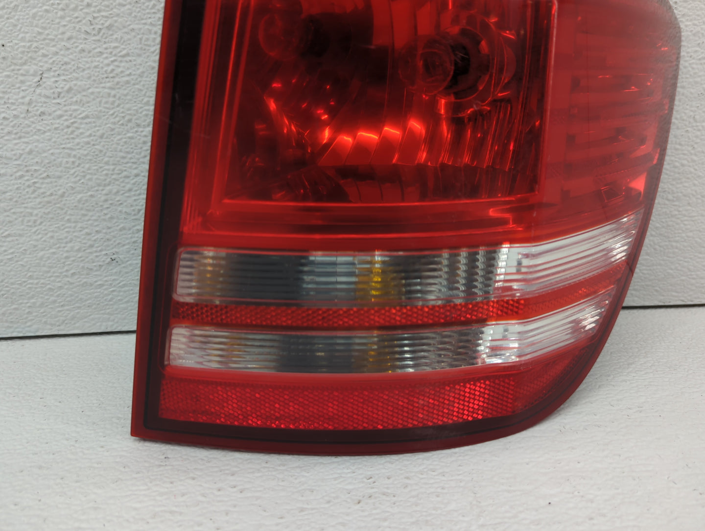 2009 Dodge Journey Tail Light Assembly Passenger Right OEM P/N:05116290AE 05067785AB, 05067784AB, 05116290AD Fits OEM Used A