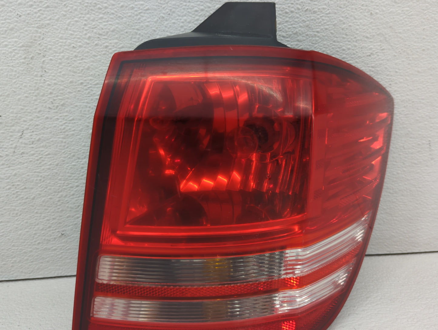 2009 Dodge Journey Tail Light Assembly Passenger Right OEM P/N:05116290AE 05067785AB, 05067784AB, 05116290AD Fits OEM Used A