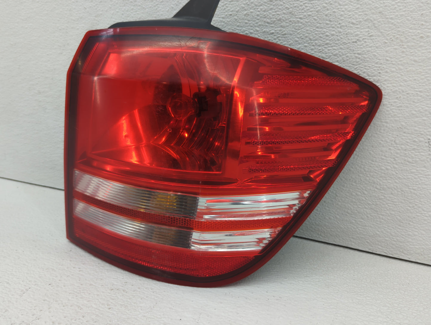 2009 Dodge Journey Tail Light Assembly Passenger Right OEM P/N:05116290AE 05067785AB, 05067784AB, 05116290AD Fits OEM Used A