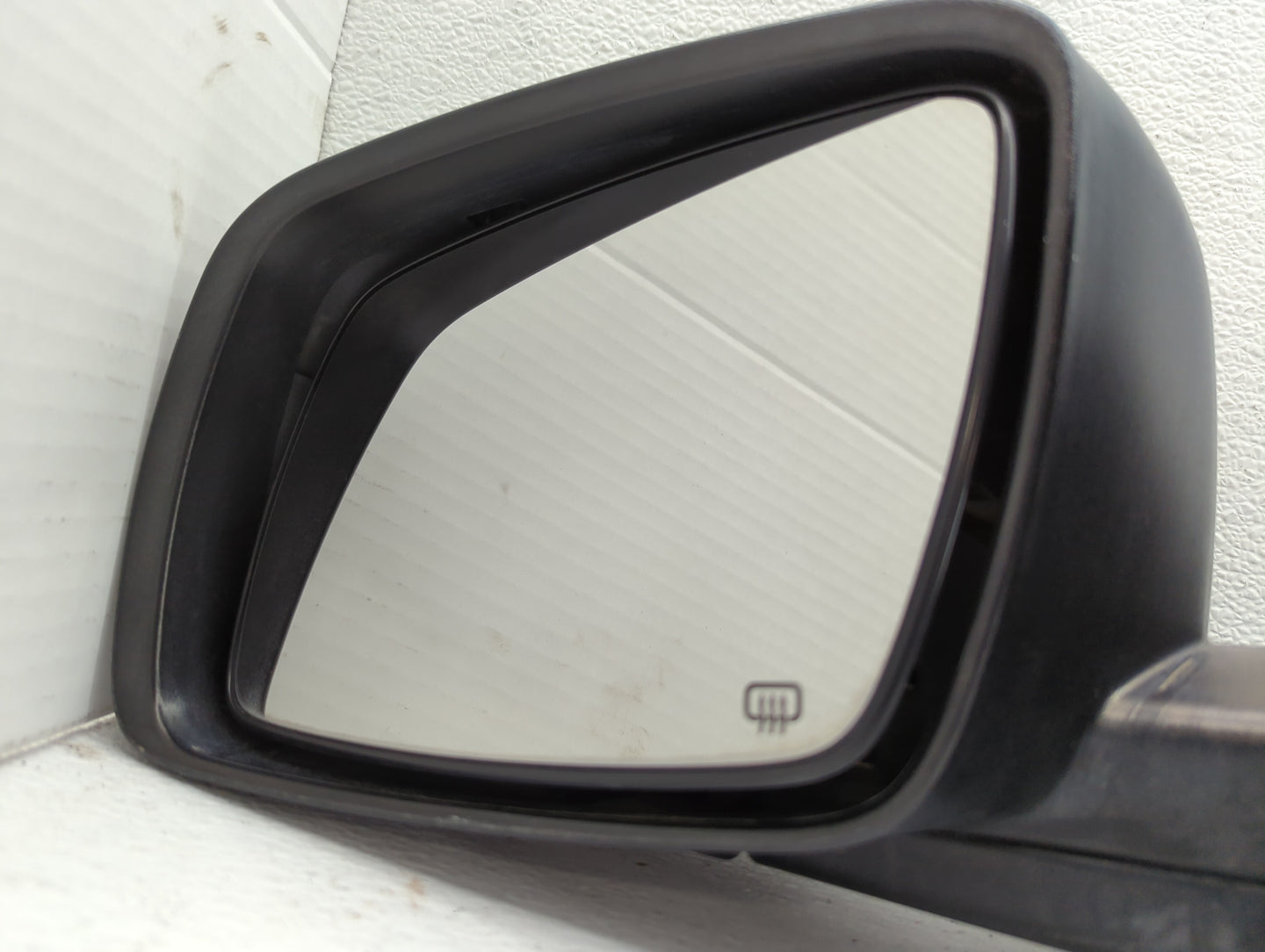 2009 Dodge Journey Driver Side View Mirror - Left Door Mirror OEM Used - Oemusedautoparts1.com