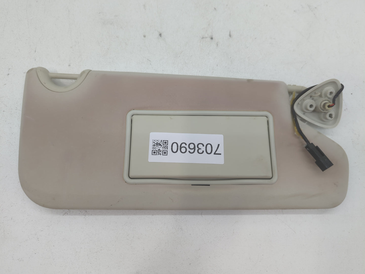 2009-2010 Dodge Journey Sun Visor Shade Replacement Passenger Right Mirror Fits Fits 2009 2010 OEM Used Auto Parts - Oemused
