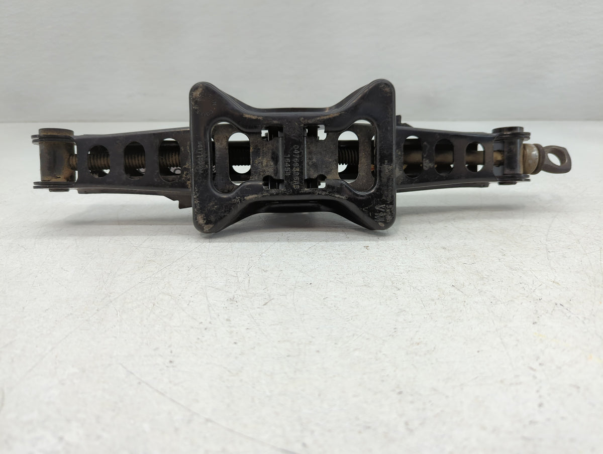 2009 Dodge Journey Spare Scissor Car Jack 761397 - Oemusedautoparts1.com