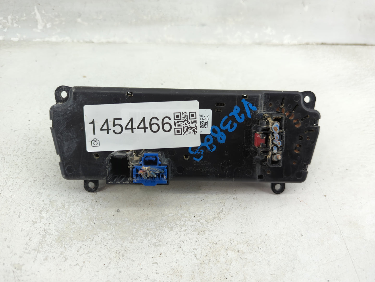 2008-2009 Dodge Nitro Climate Control Module Temperature AC/Heater Replacement Fits Fits 2008 2009 OEM Used Auto Parts - Oem