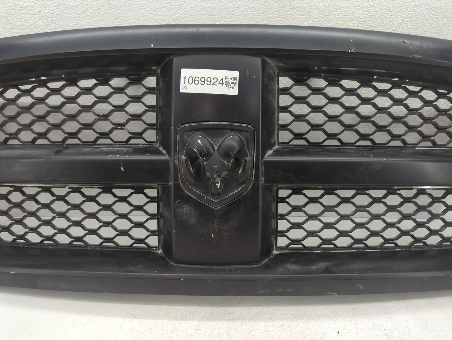 Dodge Ram 1500 Front Grille Bumper Not Included 1069924 - Oemusedautoparts1.com