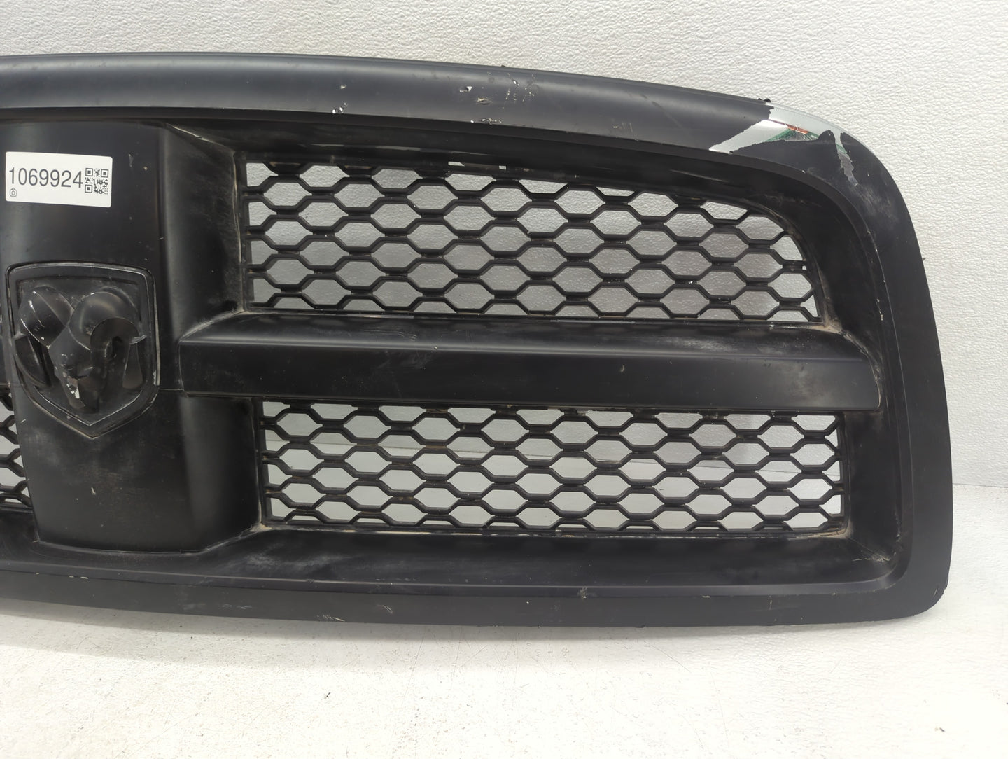 Dodge Ram 1500 Front Grille Bumper Not Included 1069924 - Oemusedautoparts1.com