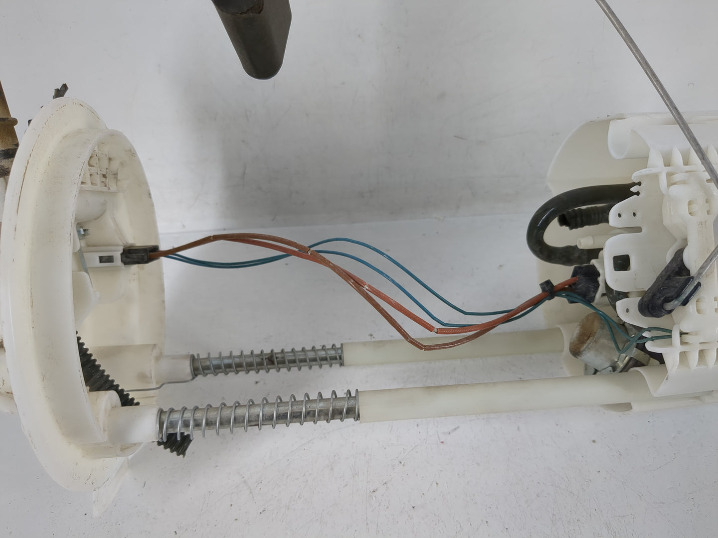 2009-2010 Dodge Ram 1500 Electrical Gas Fuel Pump Assembly - Oemusedautoparts1.com