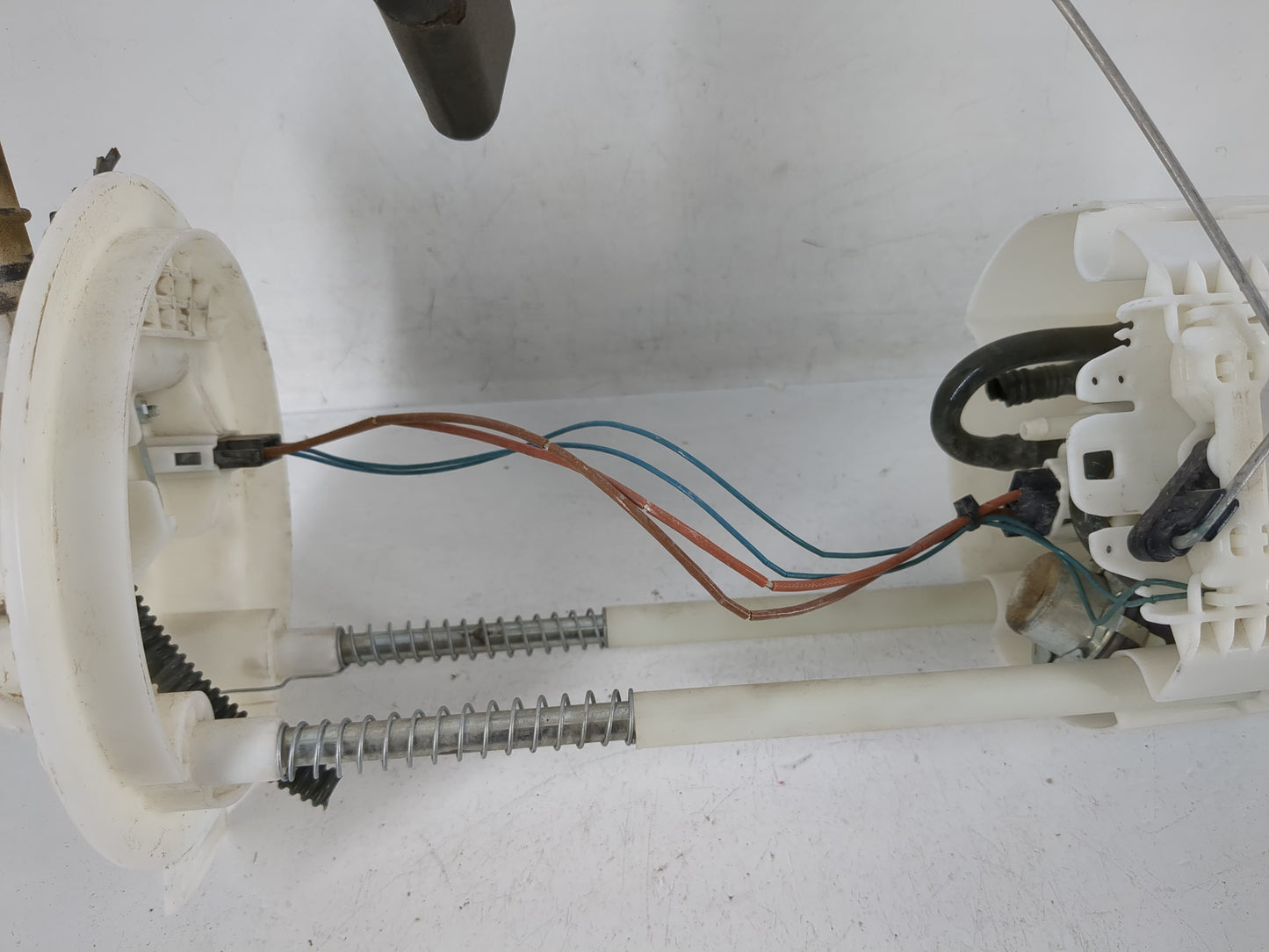 2009-2010 Dodge Ram 1500 Electrical Gas Fuel Pump Assembly - Oemusedautoparts1.com