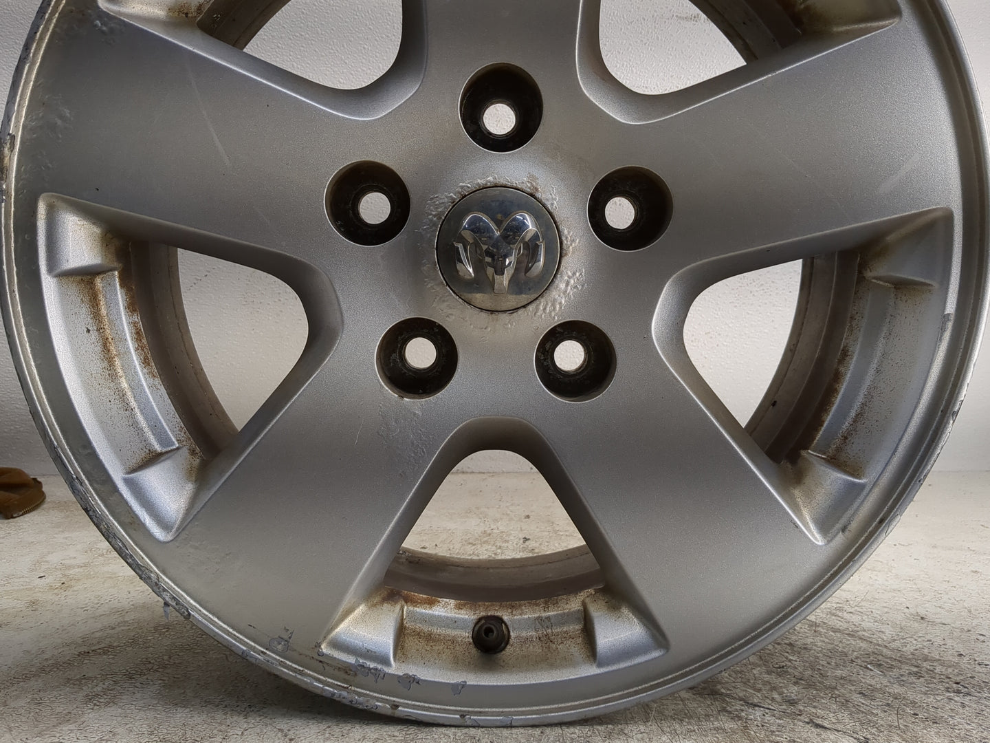 2009-2010 Dodge Ram 1500 Oem Wheel Rim 1190687 - Oemusedautoparts1.com