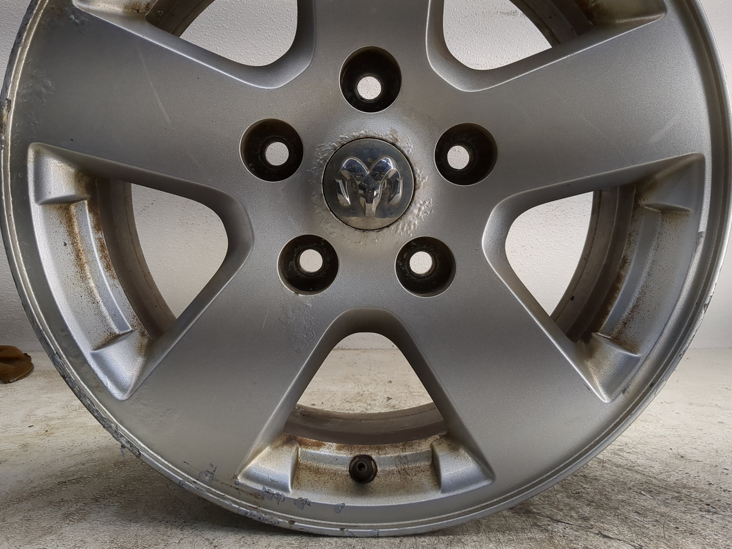 2009-2010 Dodge Ram 1500 Oem Wheel Rim 1190687 - Oemusedautoparts1.com