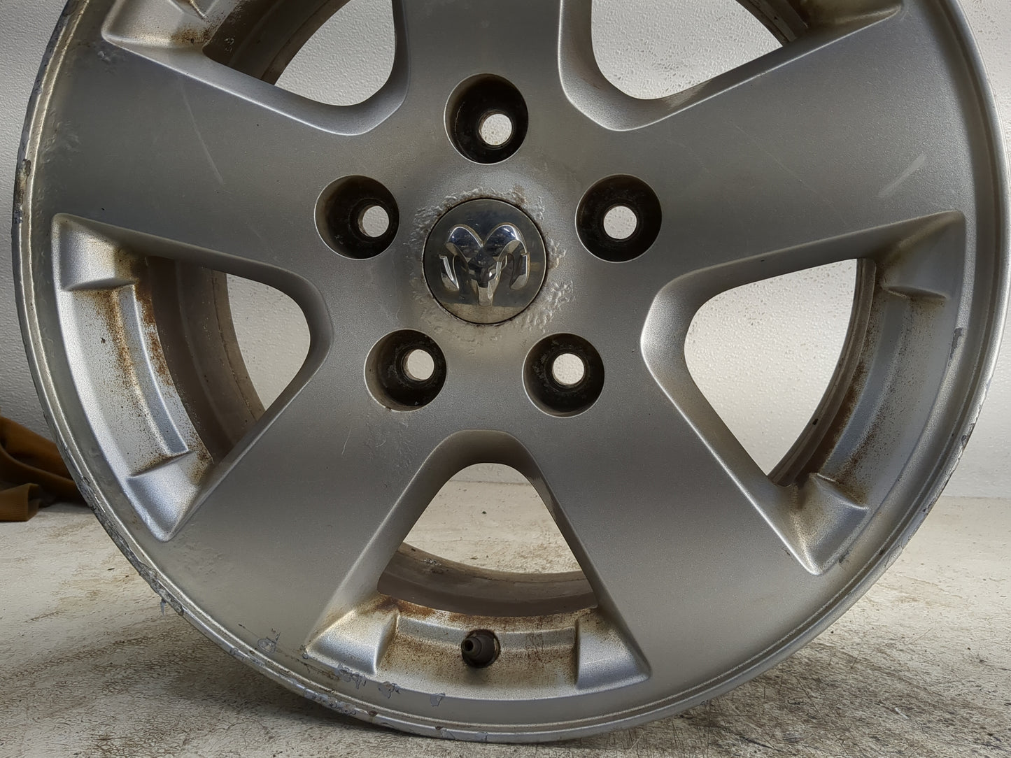 2009-2010 Dodge Ram 1500 Oem Wheel Rim - Oemusedautoparts1.com