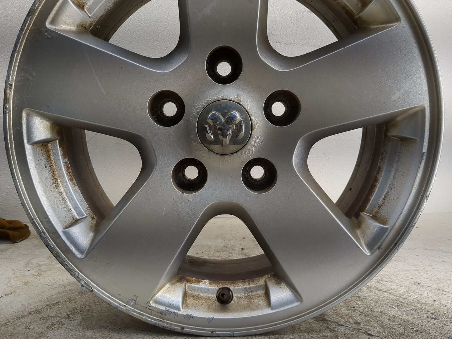2009-2010 Dodge Ram 1500 Oem Wheel Rim 1190687 - Oemusedautoparts1.com