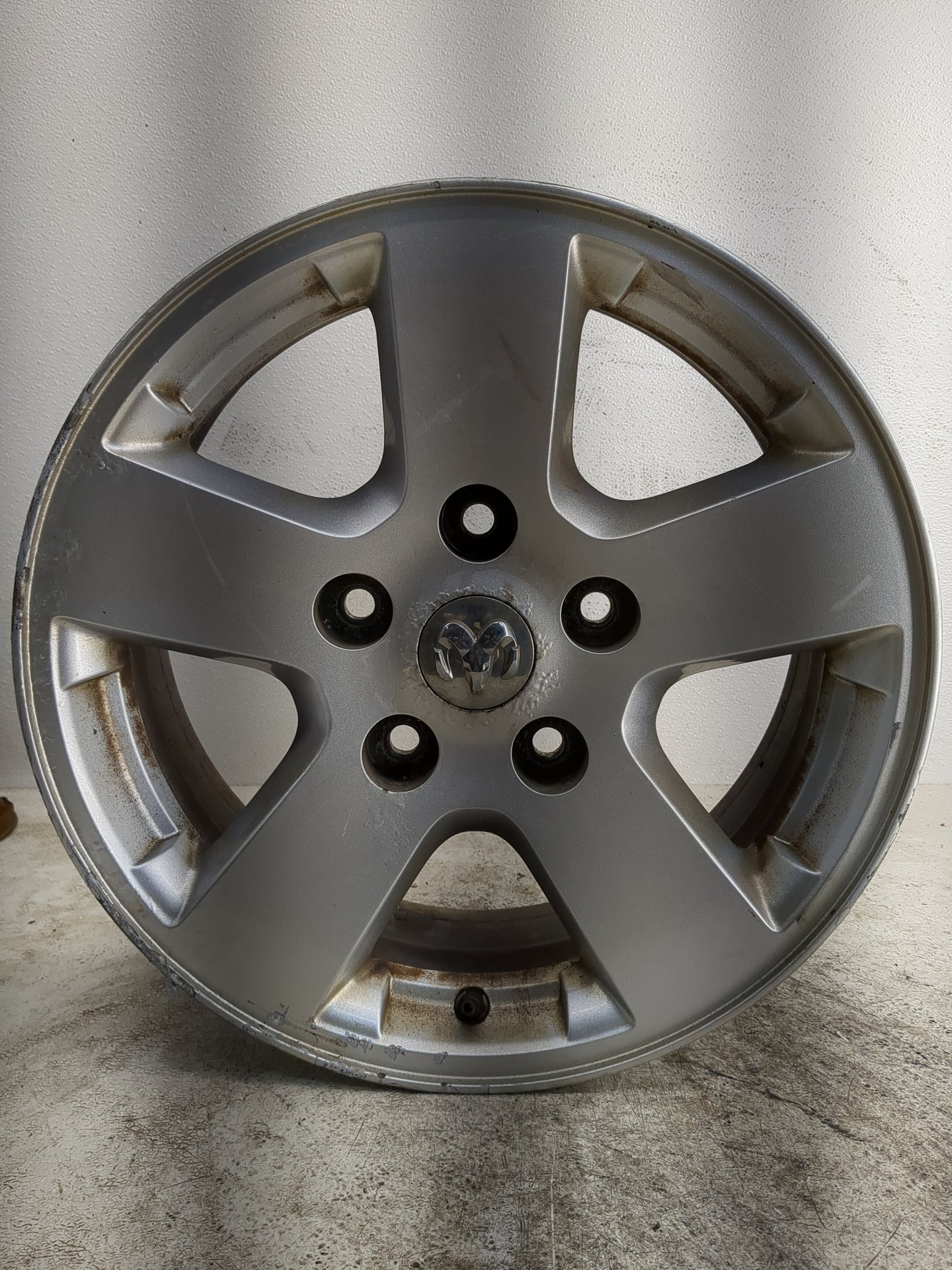 2009-2010 Dodge Ram 1500 Oem Wheel Rim 1190687 - Oemusedautoparts1.com