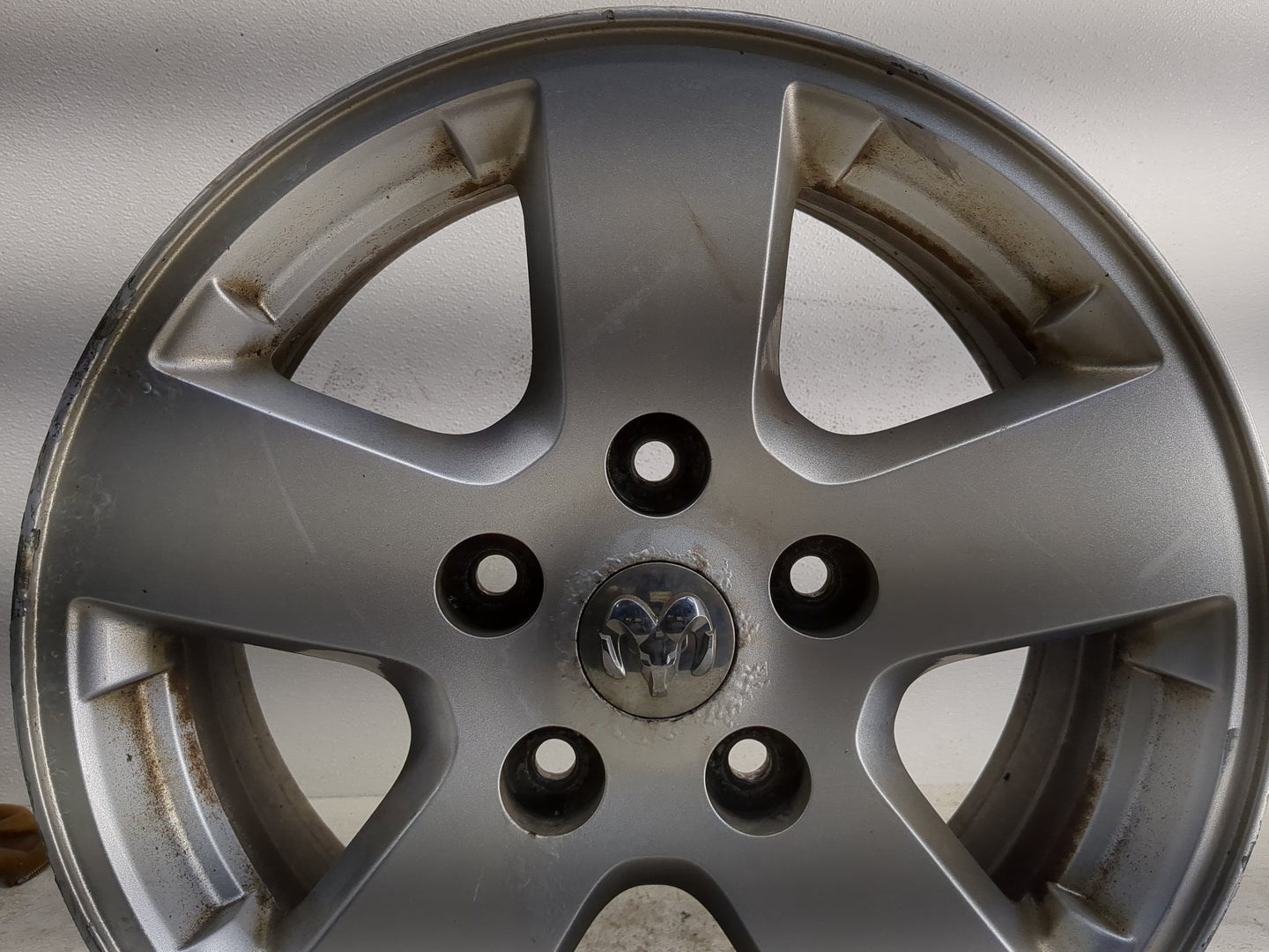 2009-2010 Dodge Ram 1500 Oem Wheel Rim 1190687 - Oemusedautoparts1.com