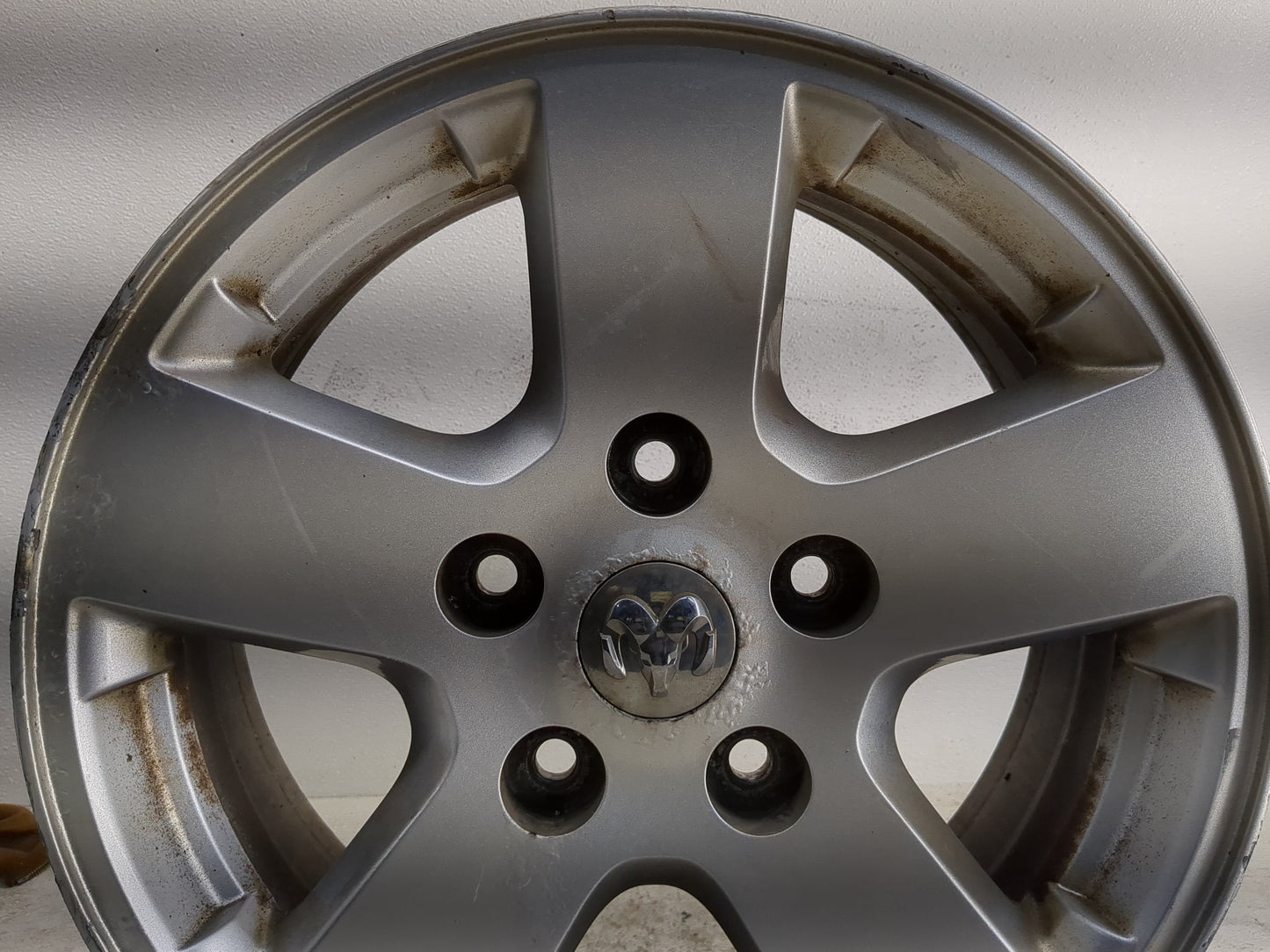 2009-2010 Dodge Ram 1500 Oem Wheel Rim 1190687 - Oemusedautoparts1.com
