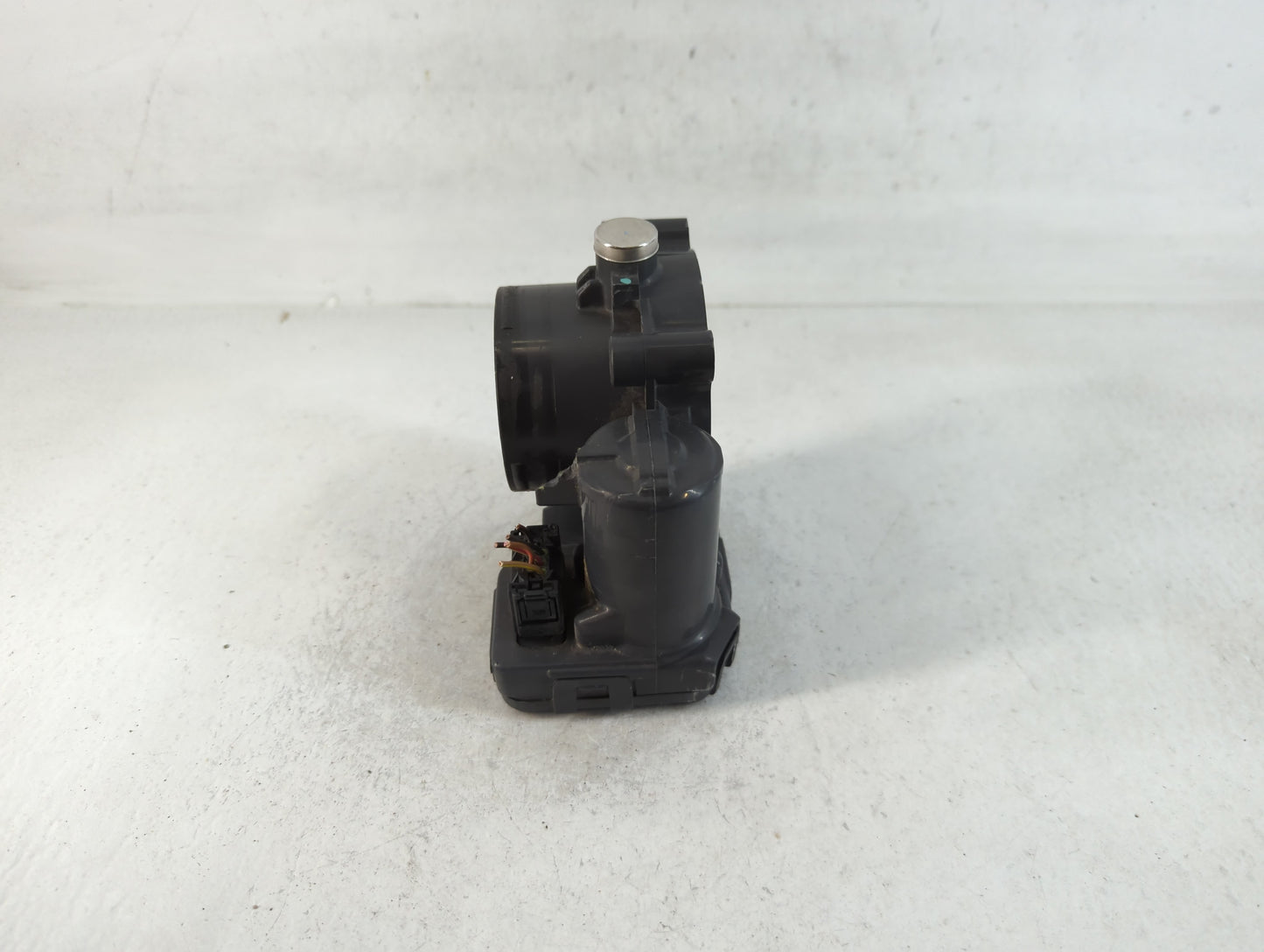 2009 Dodge Ram 1500 Throttle Body P/N:04861661AB Fits Fits 2007 2008 2010 2011 2012 OEM Used Auto Parts - Oemusedautoparts1.