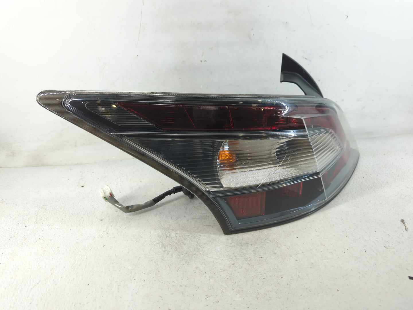2009 Dodge Ram 1500 Tail Light Assembly Driver Left OEM P/N:UN24DZL42C0B Fits OEM Used Auto Parts - Oemusedautoparts1.com