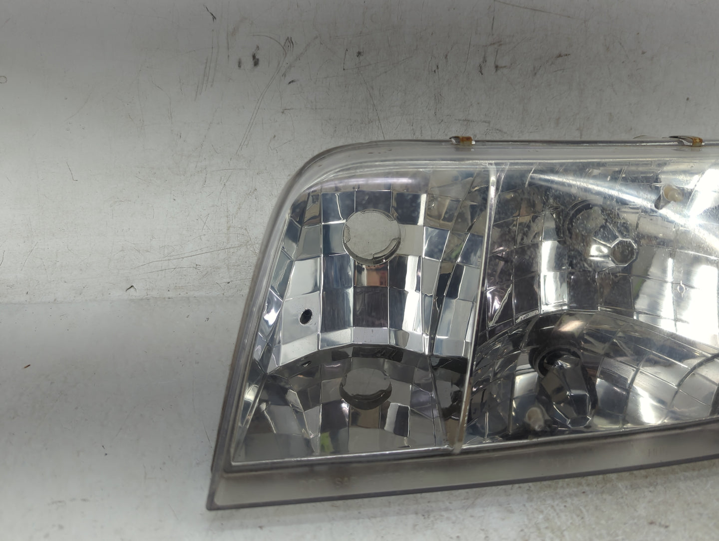2003-2011 Ford Crown Victoria Driver Left Oem Head Light Headlight Lamp - Oemusedautoparts1.com