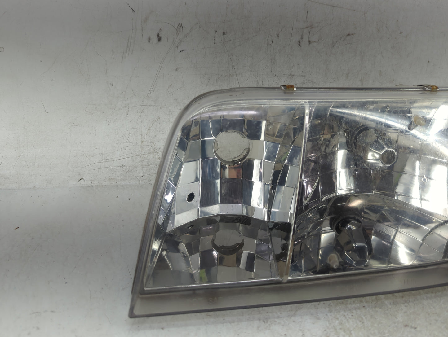 2003-2011 Ford Crown Victoria Driver Left Oem Head Light Headlight Lamp - Oemusedautoparts1.com