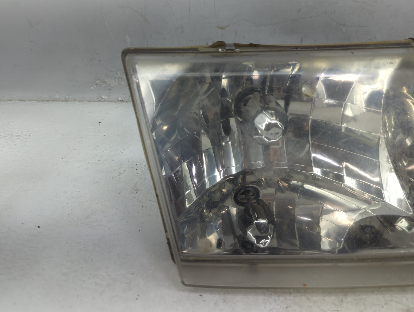 2003 Ford Crown Victoria Passenger Right Oem Head Light Headlight Lamp - Oemusedautoparts1.com