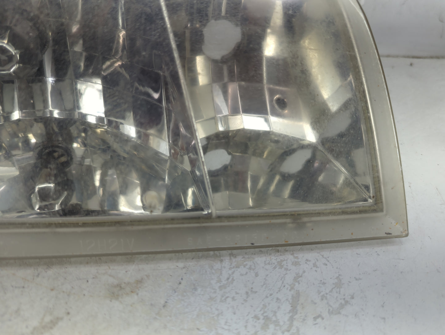 2003 Ford Crown Victoria Passenger Right Oem Head Light Headlight Lamp - Oemusedautoparts1.com
