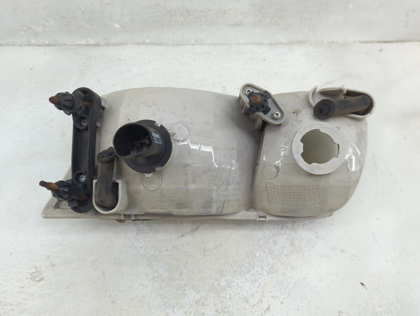 2003 Ford Crown Victoria Passenger Right Oem Head Light Headlight Lamp - Oemusedautoparts1.com