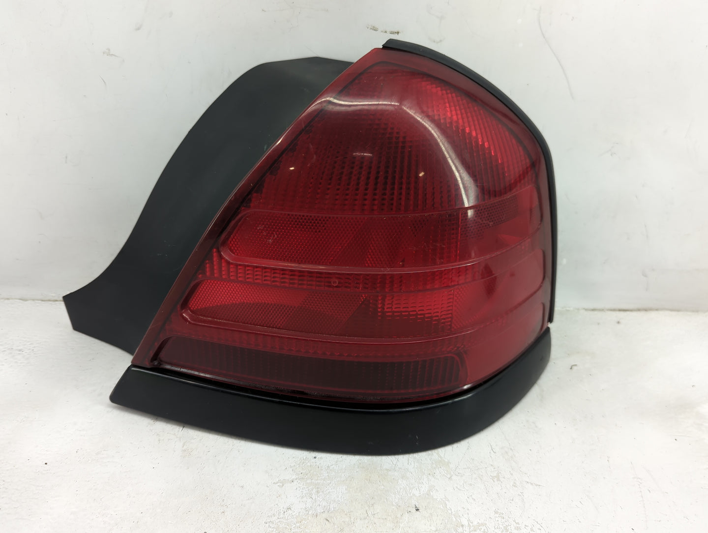 2000-2011 Ford Crown Victoria Tail Light Assembly Passenger Right OEM Fits OEM Used Auto Parts - Oemusedautoparts1.com