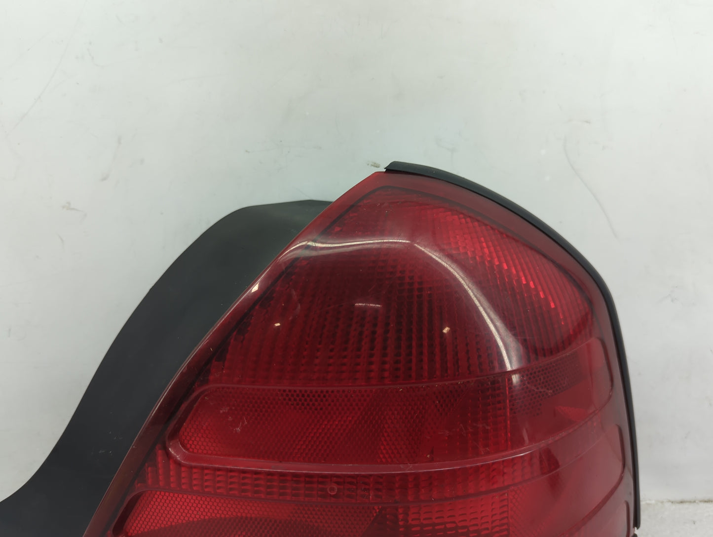 2000-2011 Ford Crown Victoria Tail Light Assembly Passenger Right OEM Fits OEM Used Auto Parts - Oemusedautoparts1.com