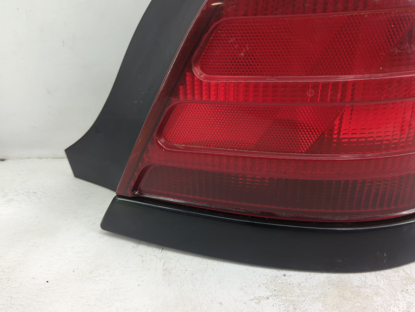 2000-2011 Ford Crown Victoria Tail Light Assembly Passenger Right OEM Fits OEM Used Auto Parts - Oemusedautoparts1.com