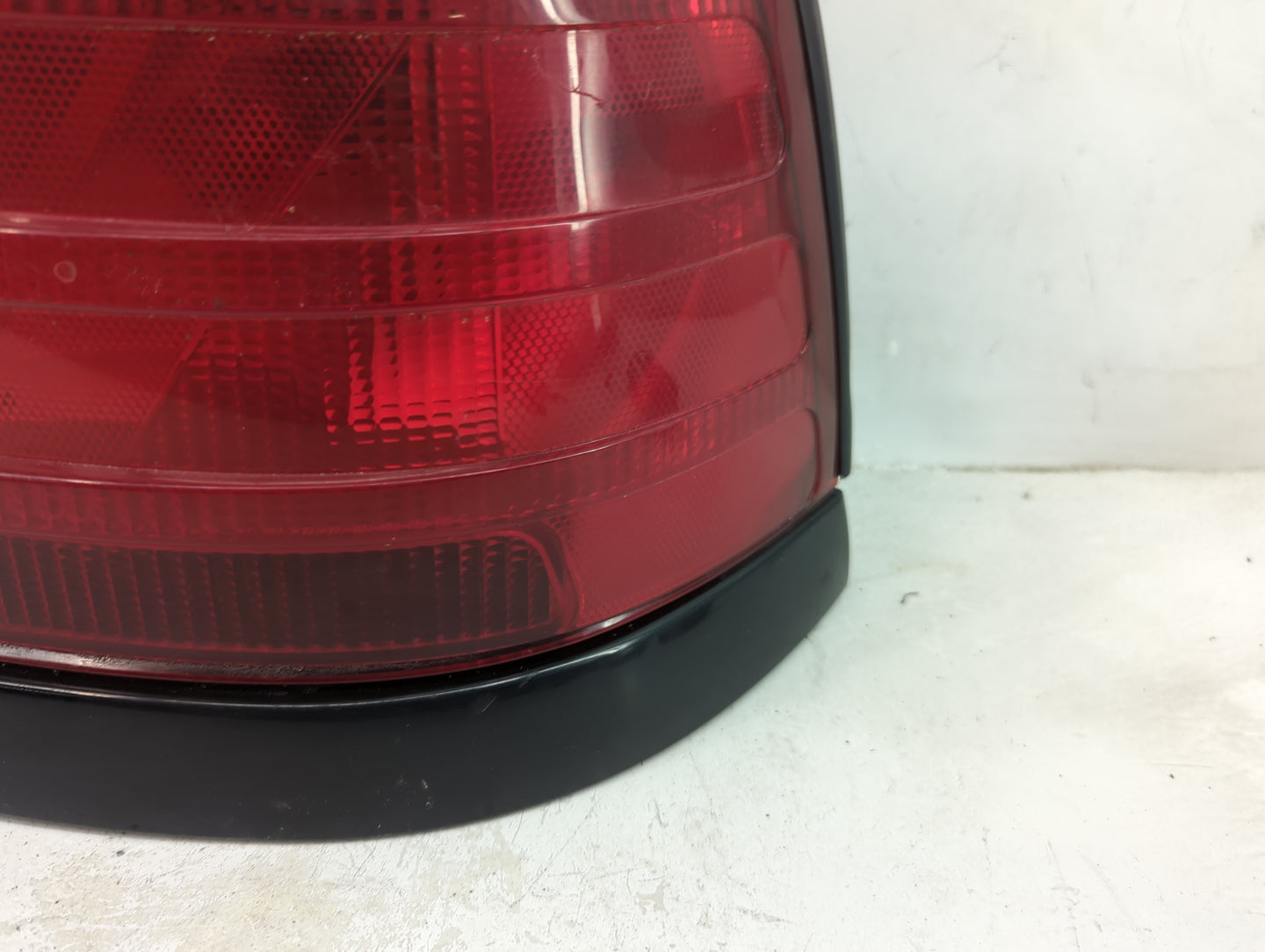 2000-2011 Ford Crown Victoria Tail Light Assembly Passenger Right OEM Fits OEM Used Auto Parts - Oemusedautoparts1.com