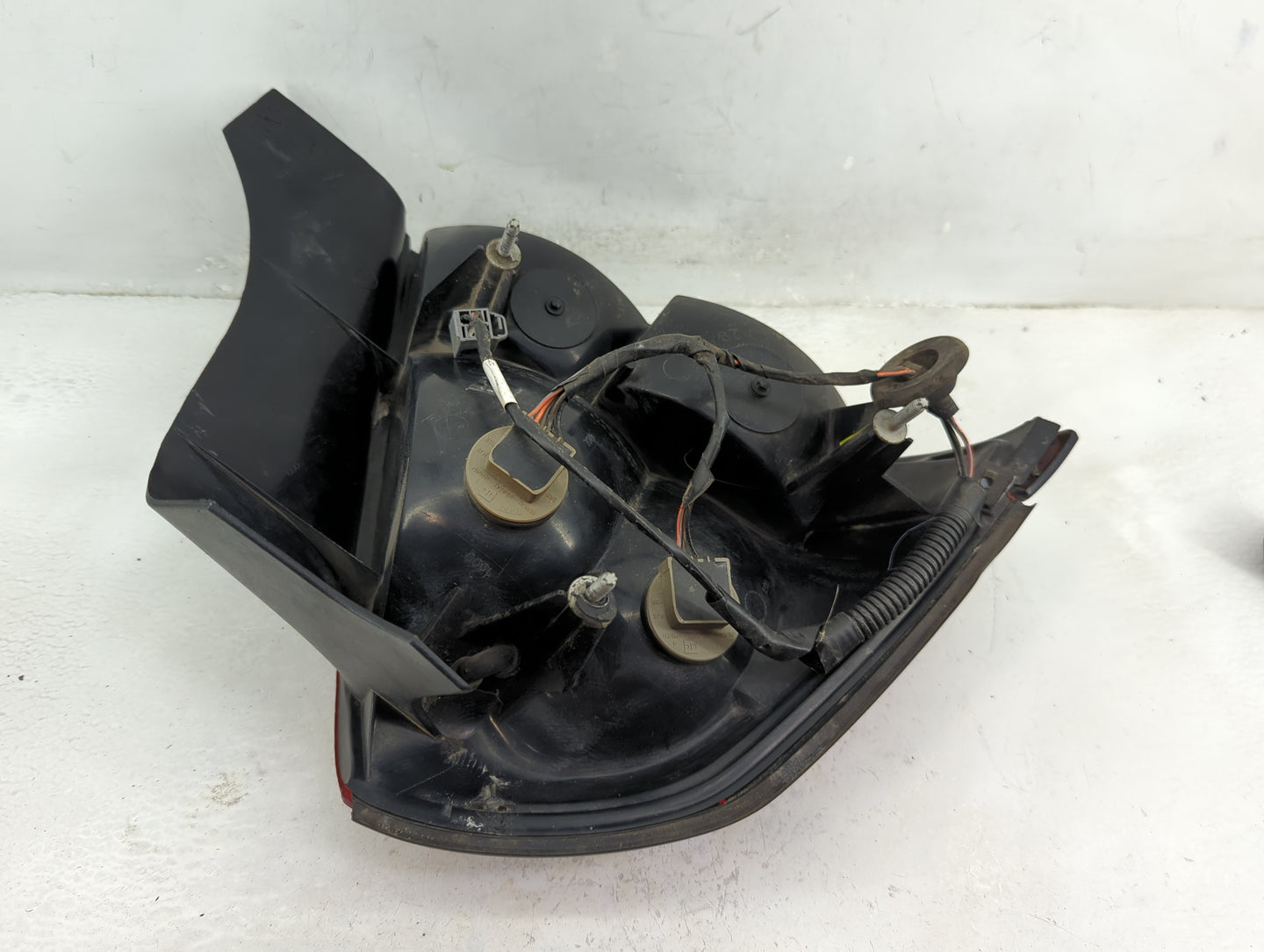 2000-2011 Ford Crown Victoria Tail Light Assembly Passenger Right OEM Fits OEM Used Auto Parts - Oemusedautoparts1.com
