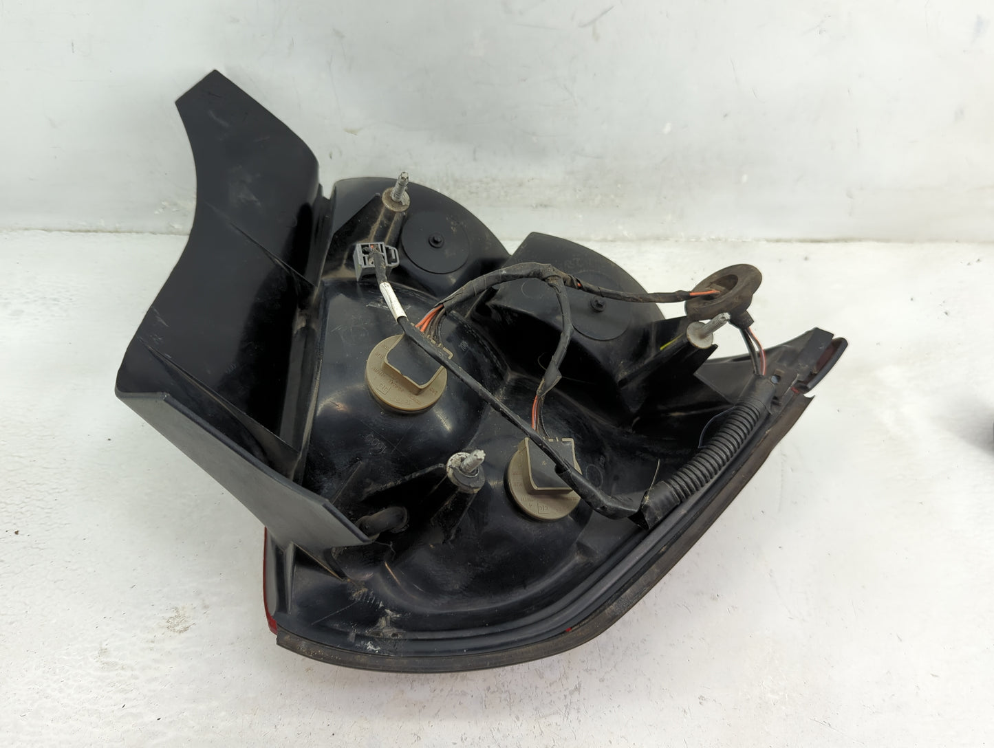2000-2011 Ford Crown Victoria Tail Light Assembly Passenger Right OEM Fits OEM Used Auto Parts - Oemusedautoparts1.com