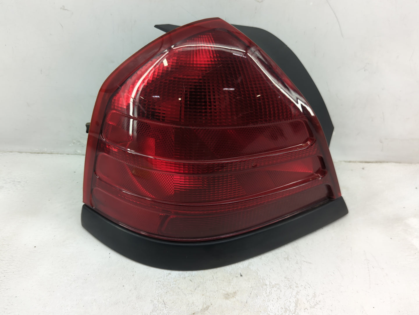 2000-2011 Ford Crown Victoria Tail Light Assembly Driver Left OEM Fits OEM Used Auto Parts - Oemusedautoparts1.com