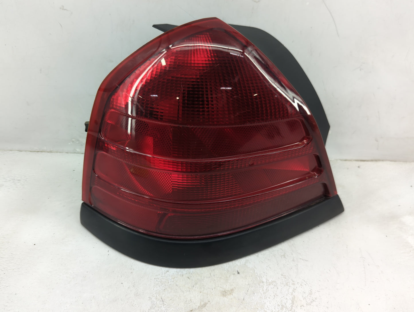 2000-2011 Ford Crown Victoria Tail Light Assembly Driver Left OEM Fits OEM Used Auto Parts - Oemusedautoparts1.com