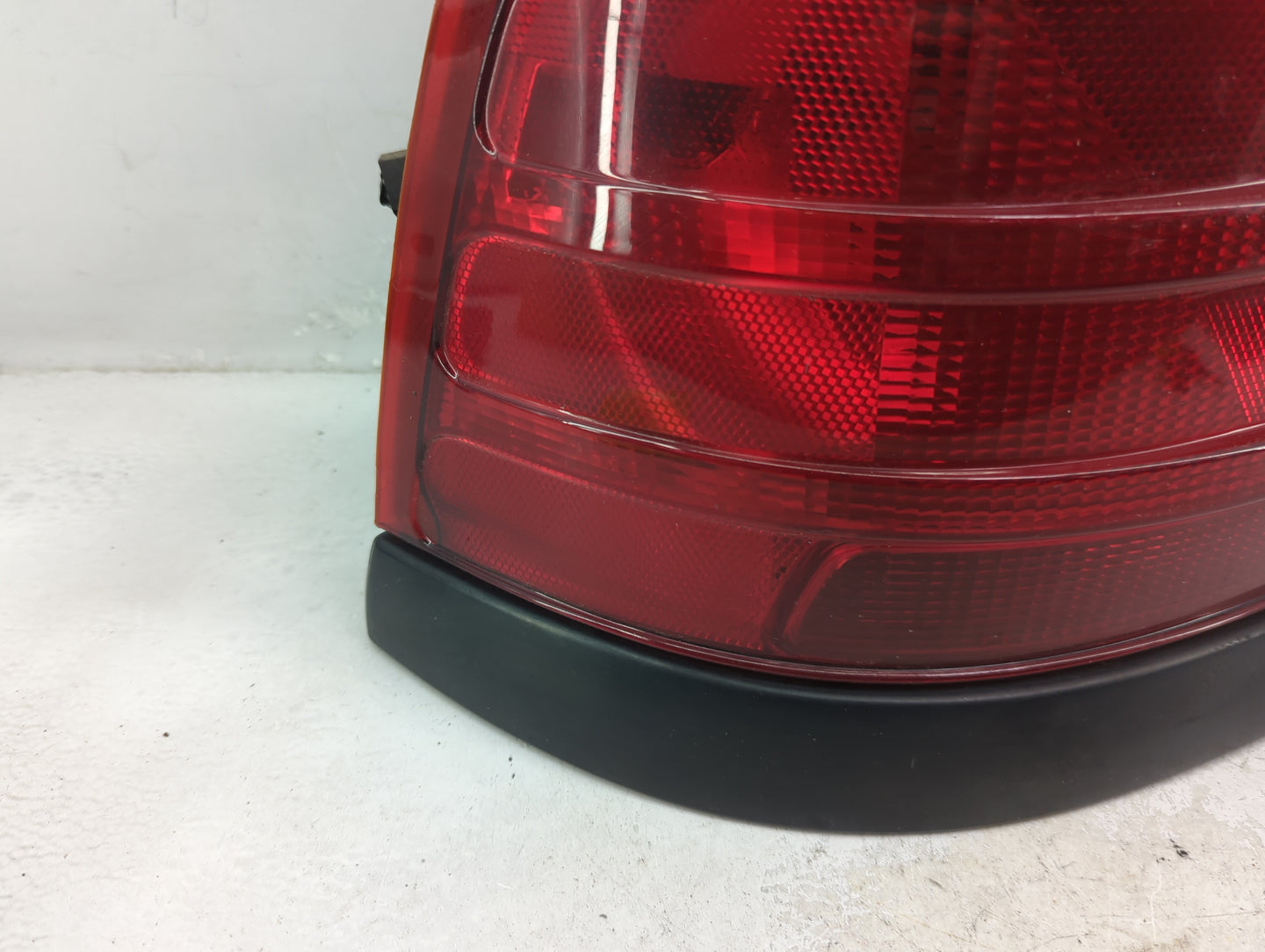 2000-2011 Ford Crown Victoria Tail Light Assembly Driver Left OEM Fits OEM Used Auto Parts - Oemusedautoparts1.com