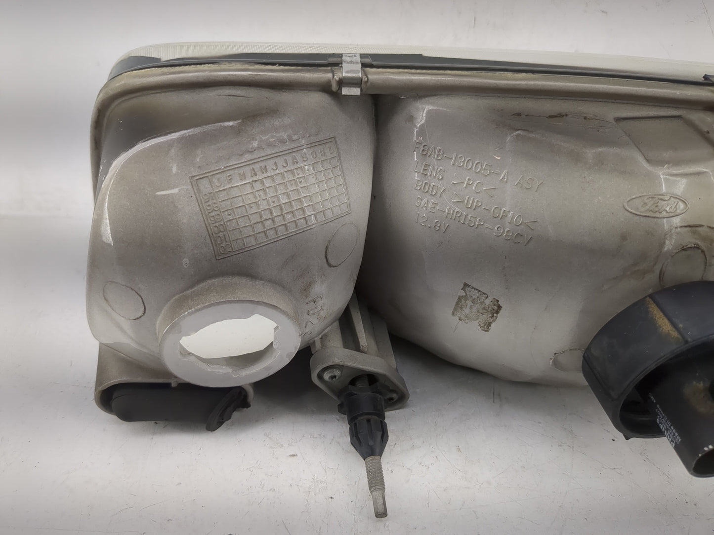 2003 Ford Crown Victoria Passenger Right Oem Head Light Headlight Lamp - Oemusedautoparts1.com