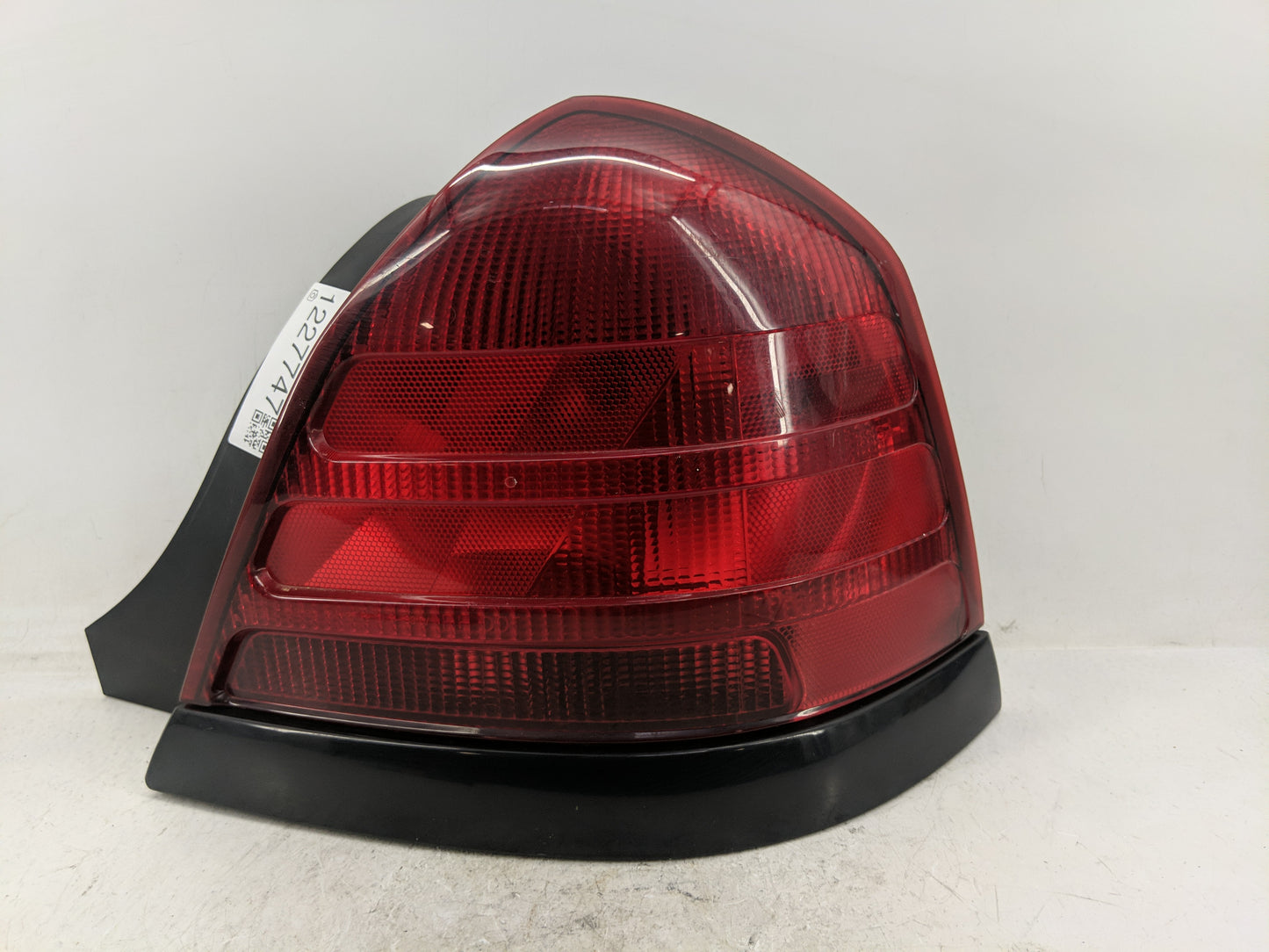 2000-2011 Ford Crown Victoria Tail Light Assembly Passenger Right OEM P/N:8704BB0545 Fits OEM Used Auto Parts - Oemusedautop