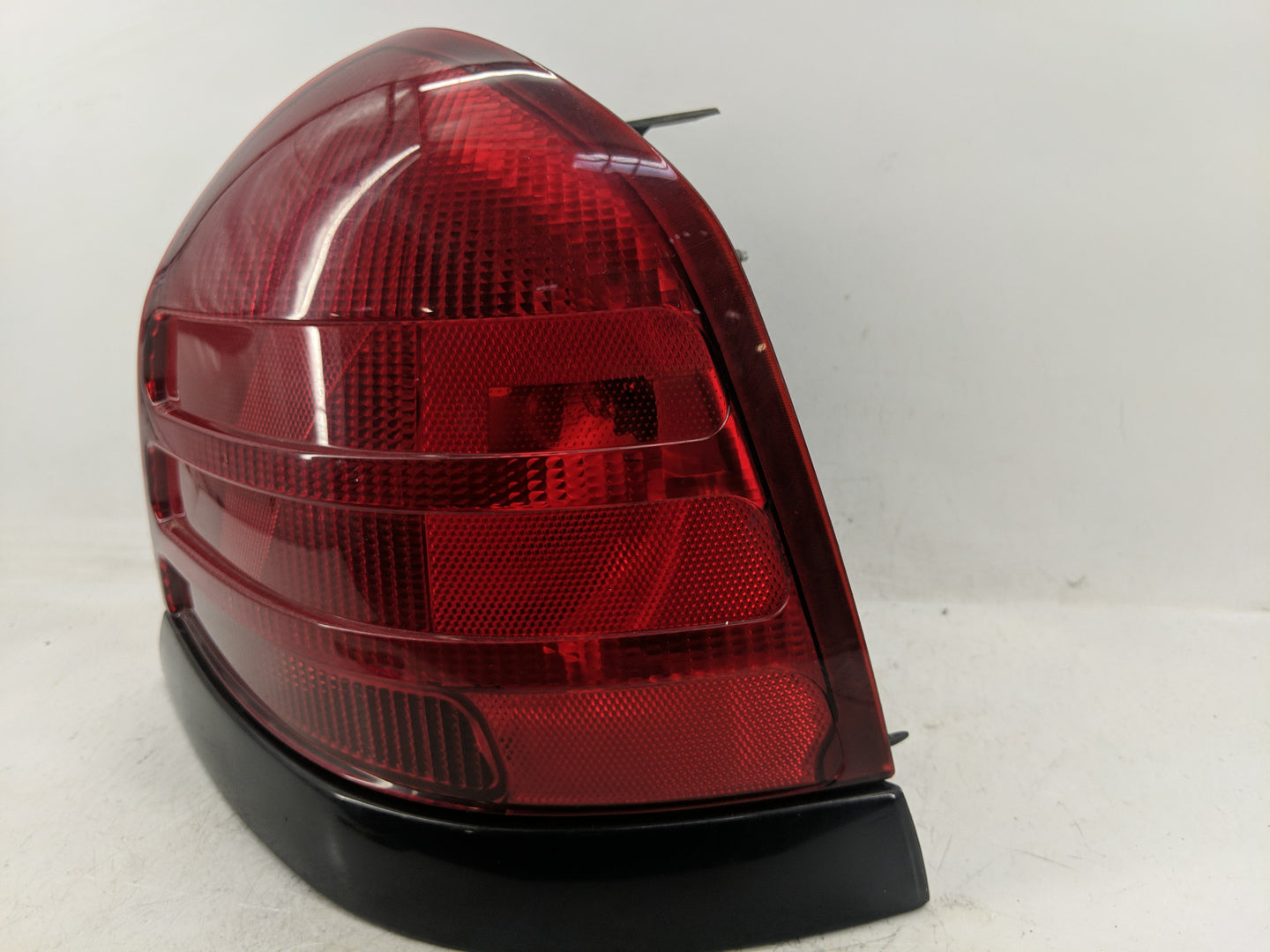 2000-2011 Ford Crown Victoria Tail Light Assembly Passenger Right OEM P/N:8704BB0545 Fits OEM Used Auto Parts - Oemusedautop